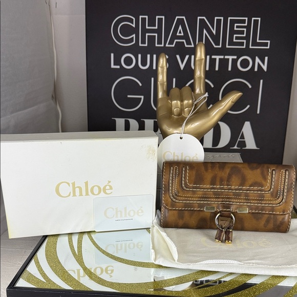 Chloe Brown Leather Wallet with Gold Details - Picture 3 of 10